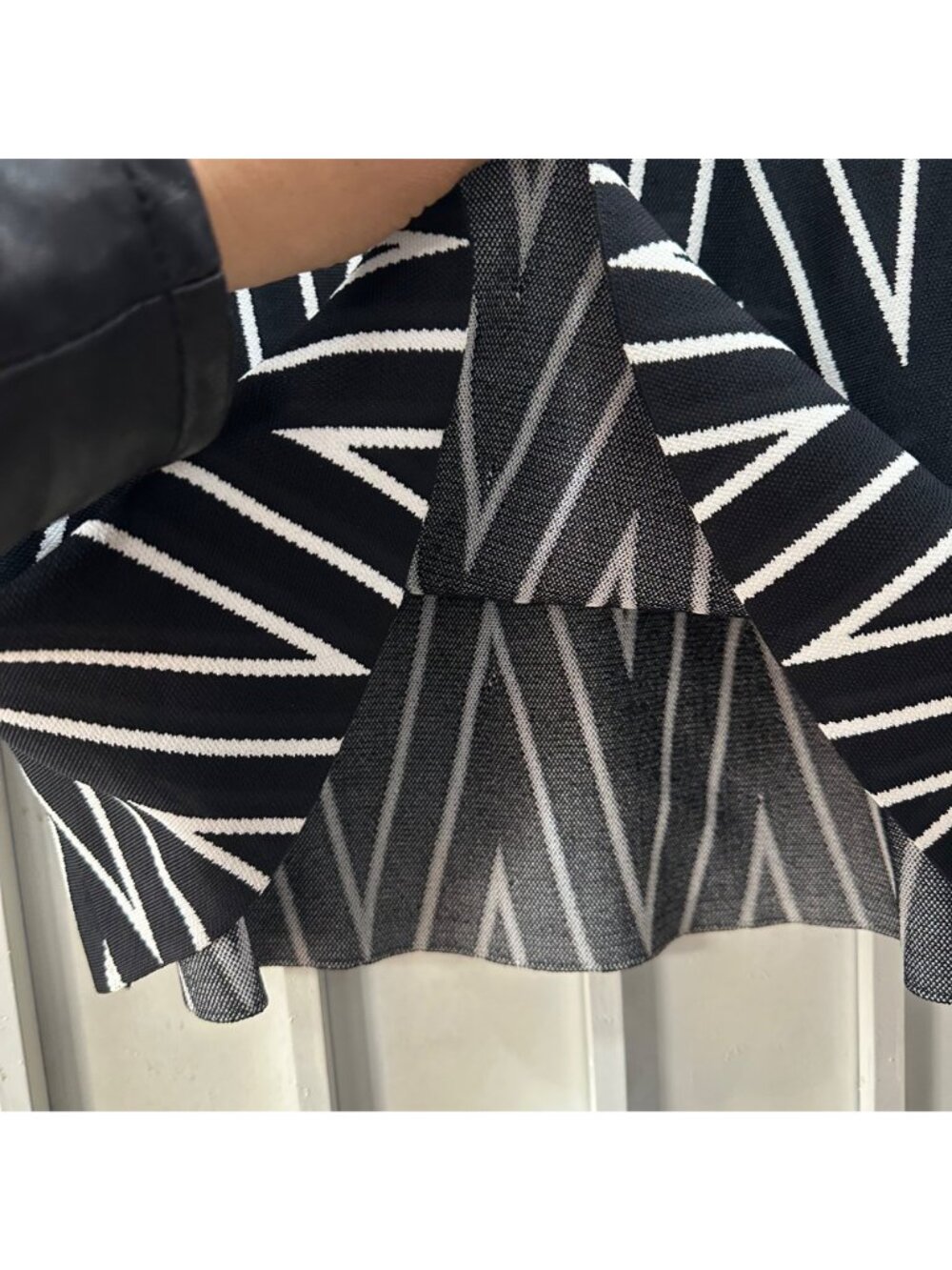 ⭐Pink Tartan Women's Small Black White Chevron Zig Zag Knit A-Line Skirt Zipper - Picture 8 of 9